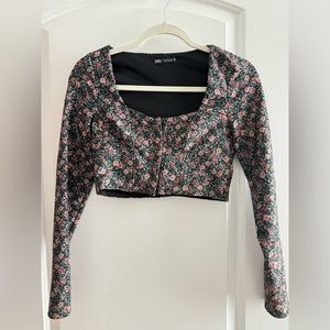 Long sleeve crop top